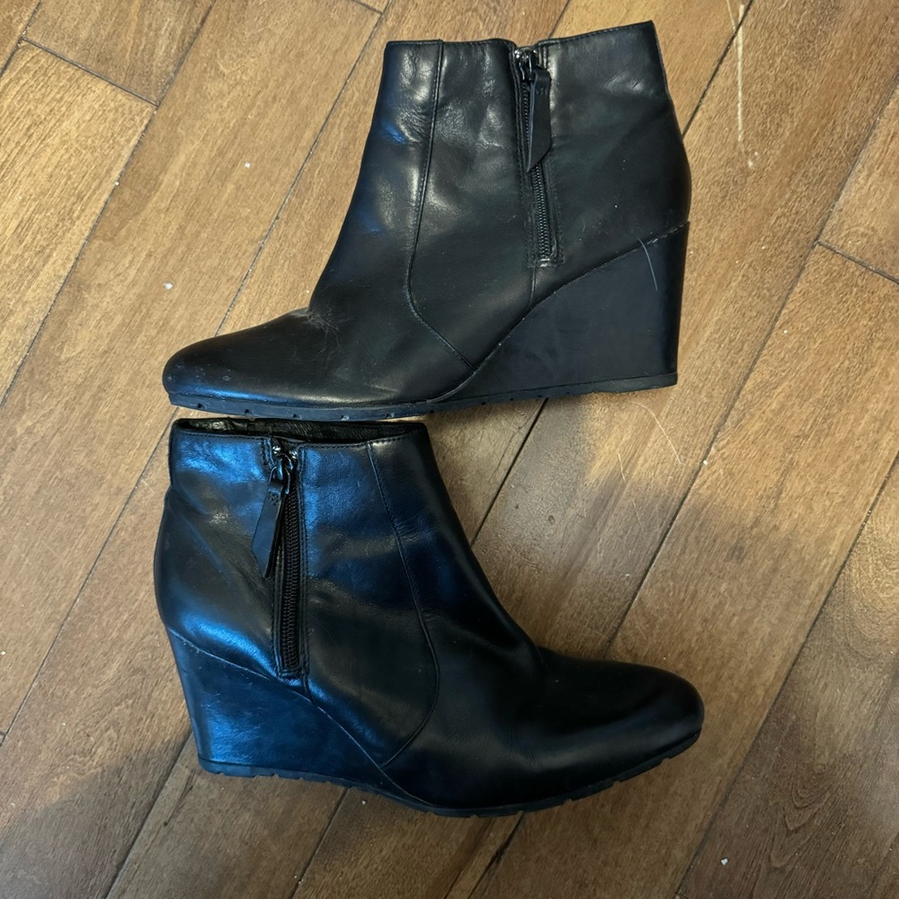 Clarks 66436 Artisan Black Leather Wedge Ankle Boots Booties